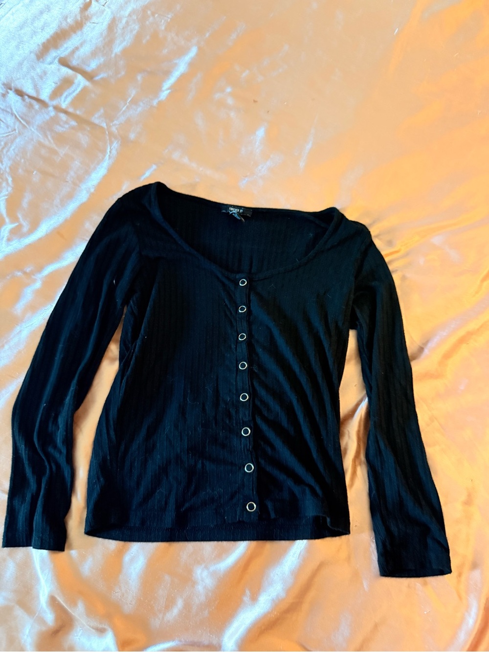 Women’s Black Ribbed Long-Sleeve Snap-Front Tee